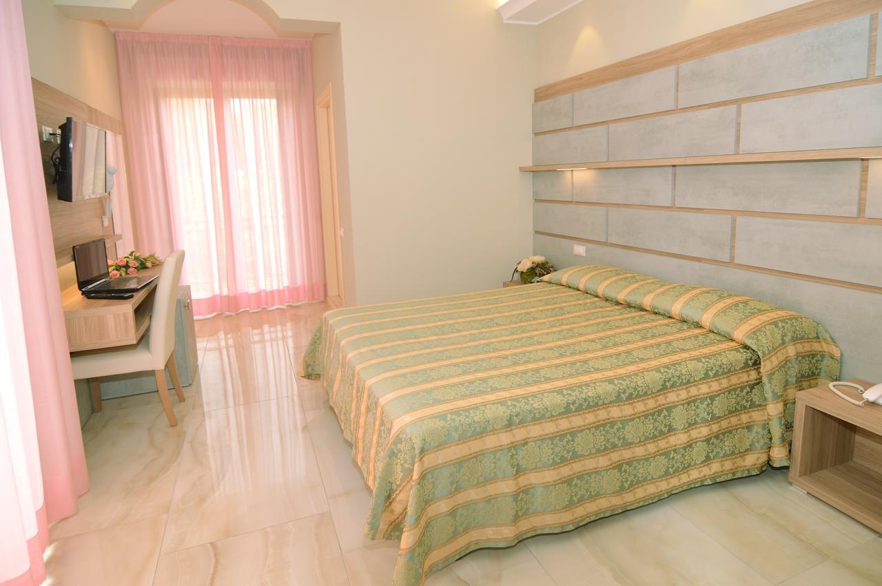 Hotel Pineta Bellaria-Igea Marina Exterior foto